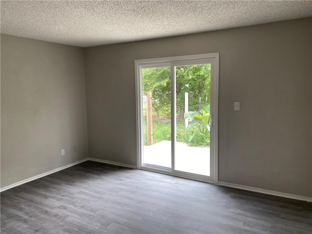 Image 5 of 8 For 1085 Linde Ave 1085