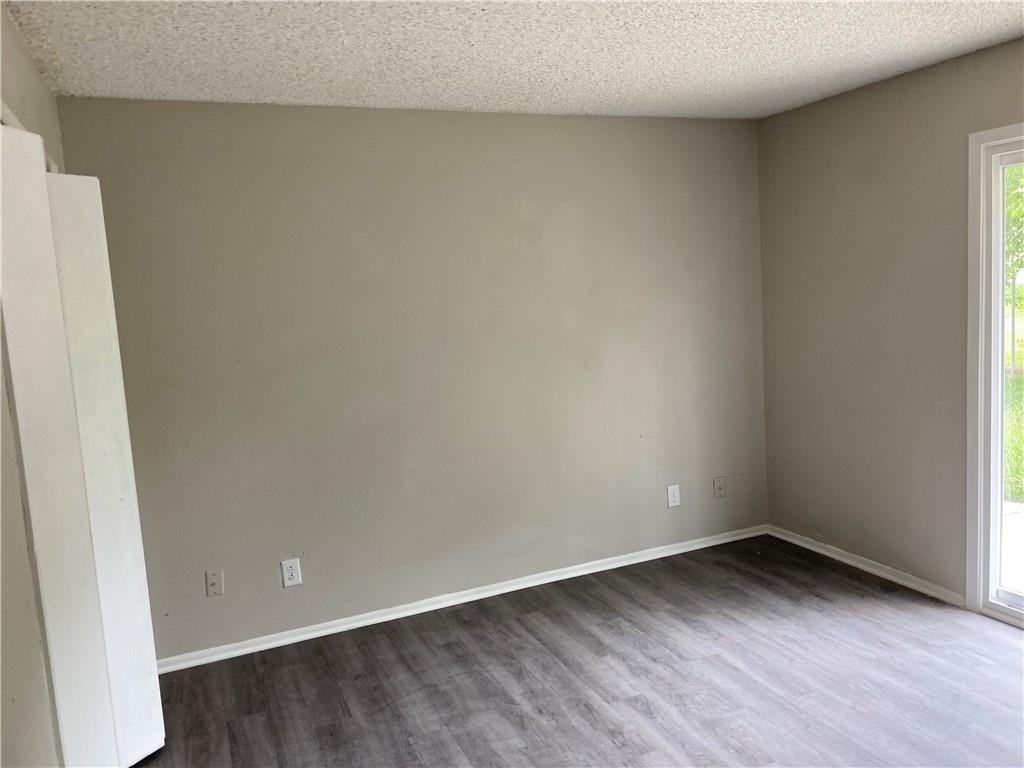 Image 6 of 8 For 1085 Linde Ave 1085