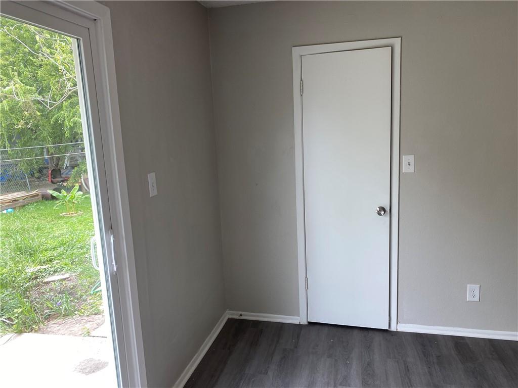 Image 8 of 8 For 1085 Linde Ave 1085