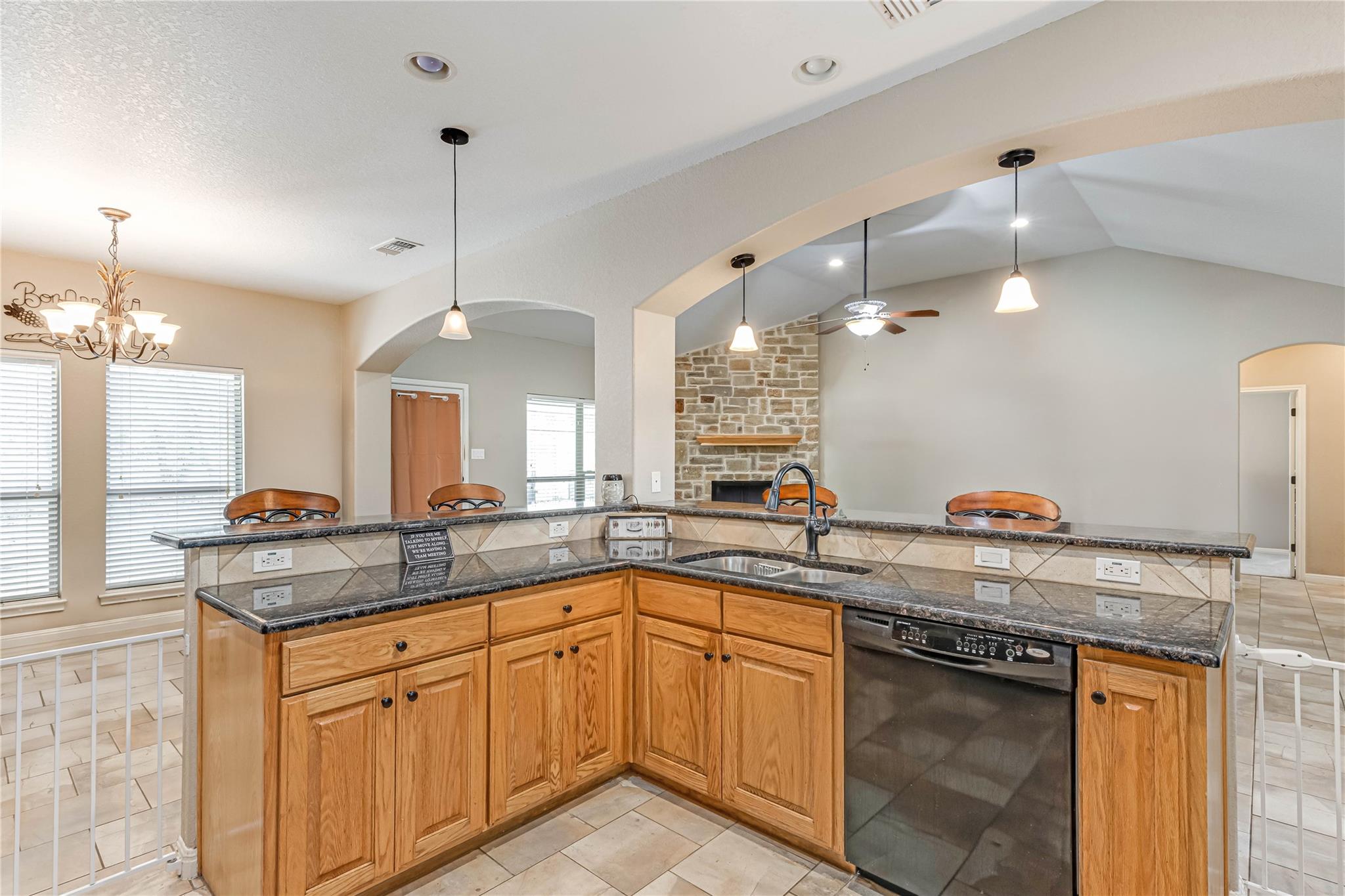 Image 5 of 40 For 205 Sendera Xing