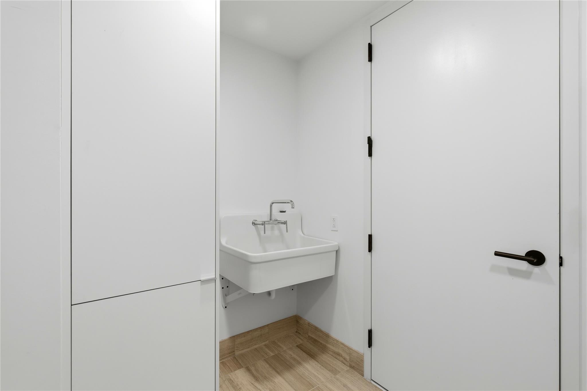 Image 26 of 40 For 1211 Riverside Dr W 6b