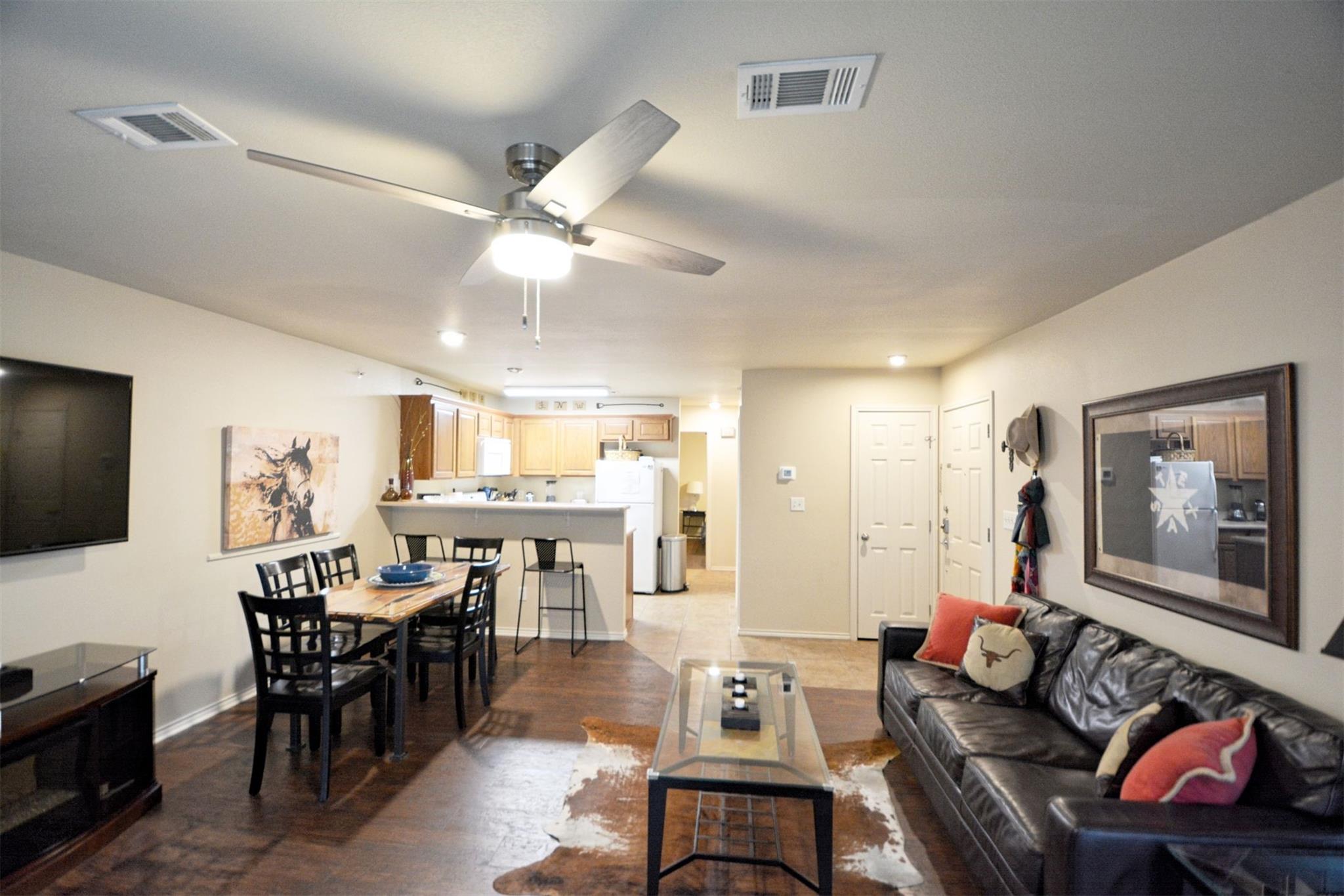 Image 10 of 39 For 730 Mather St J-301