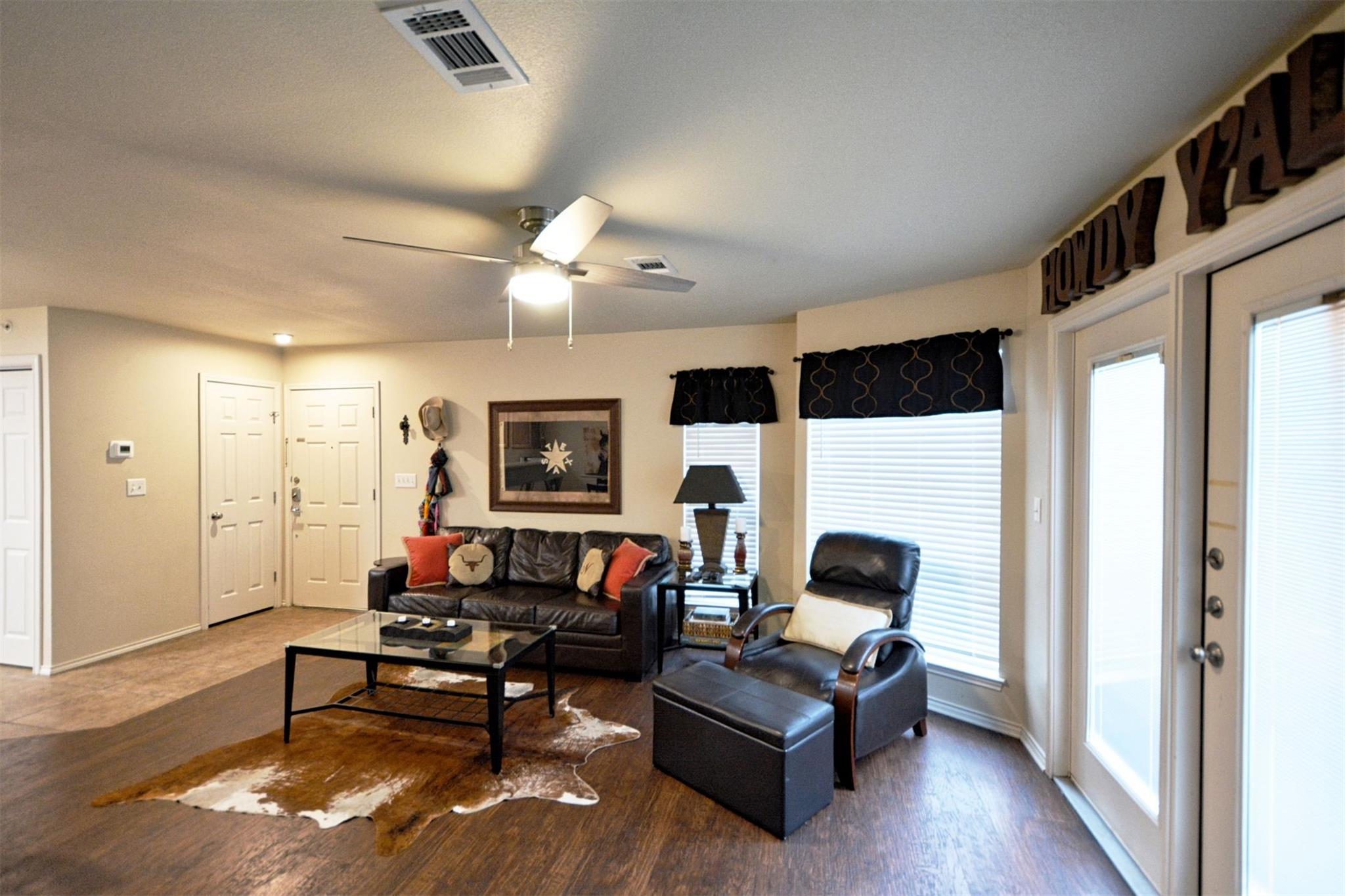 Image 11 of 39 For 730 Mather St J-301