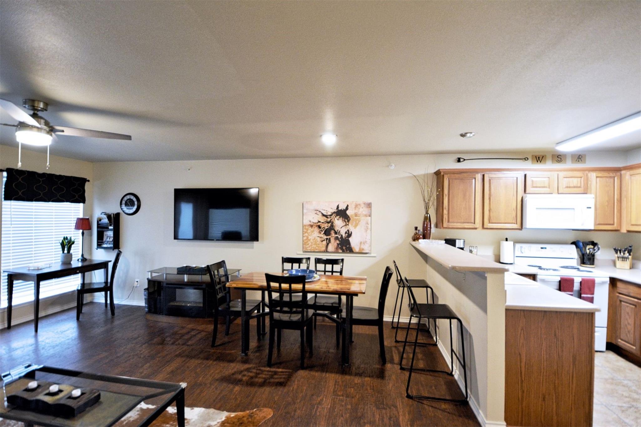 Image 12 of 39 For 730 Mather St J-301