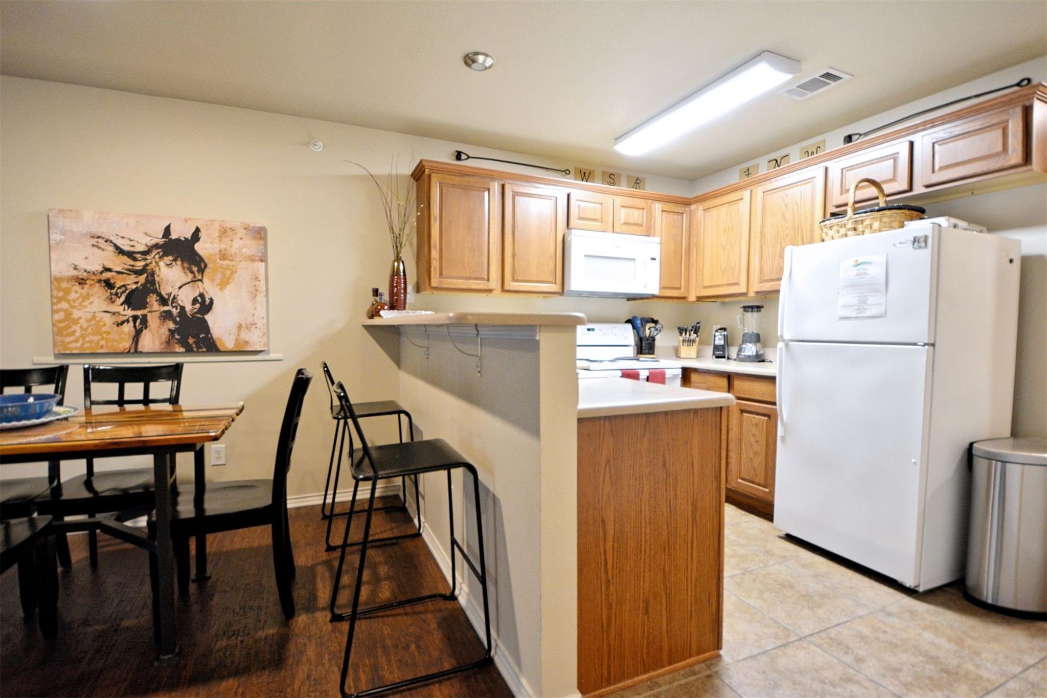 Image 13 of 39 For 730 Mather St J-301