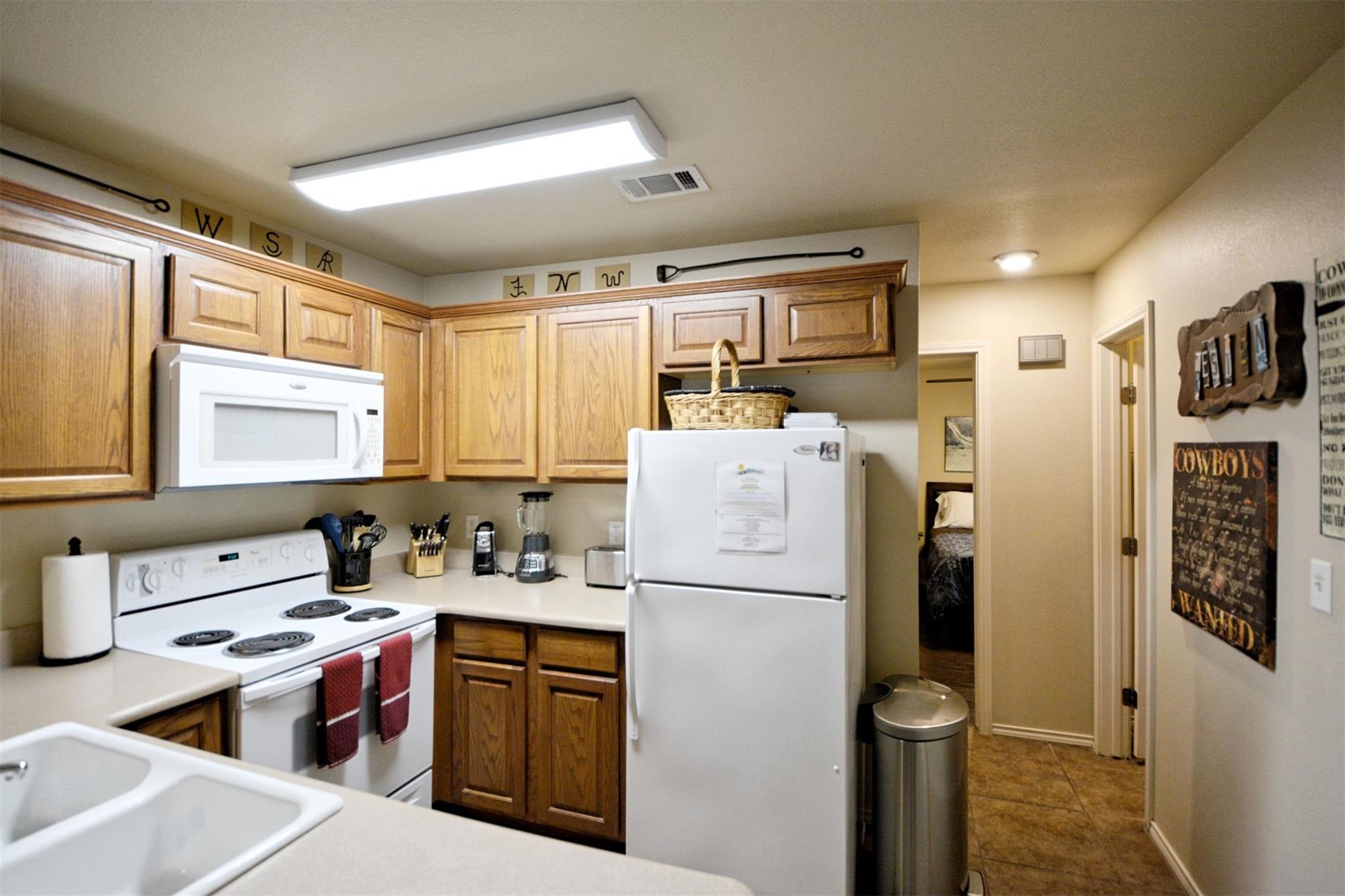 Image 15 of 39 For 730 Mather St J-301