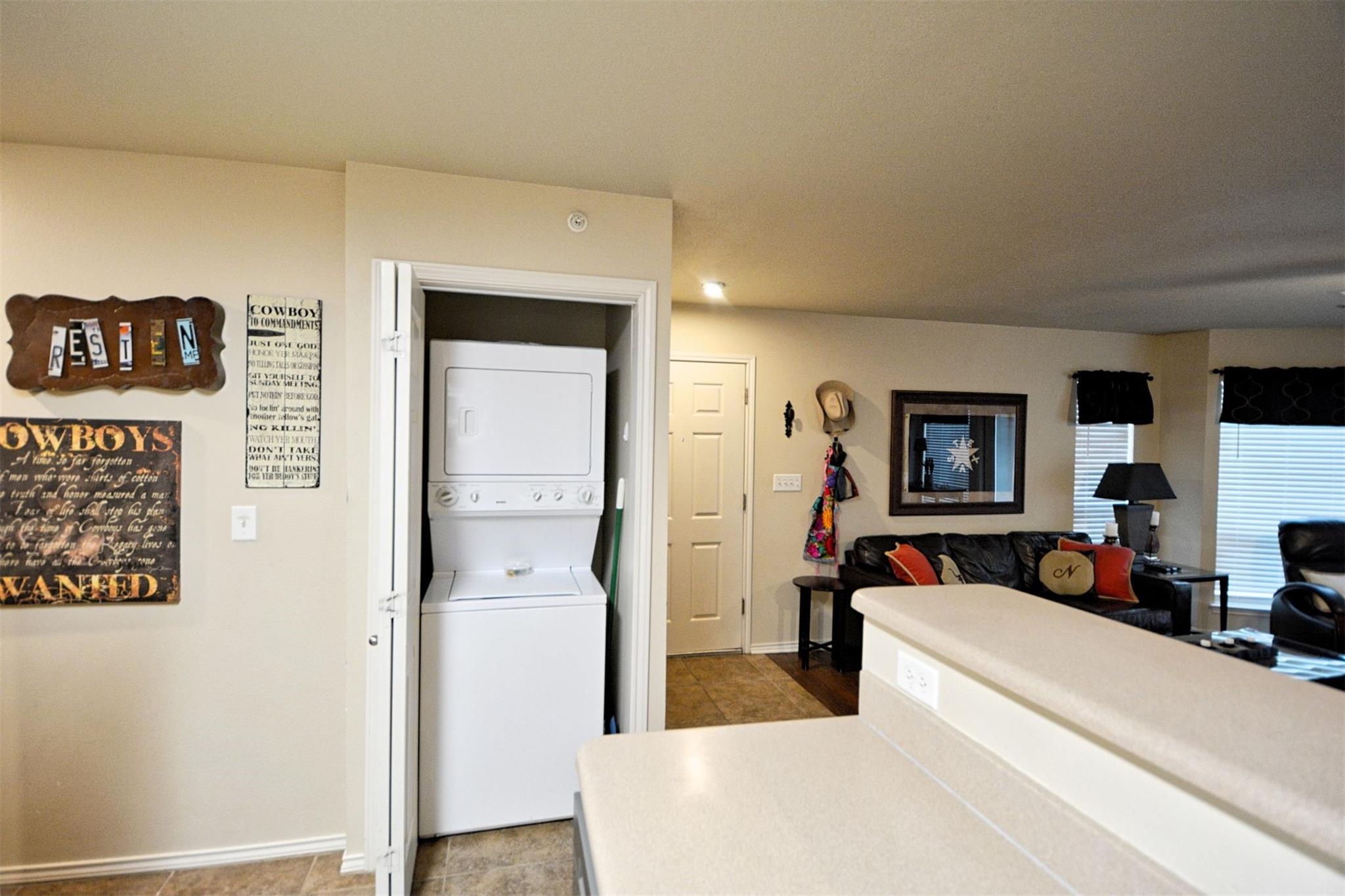 Image 16 of 39 For 730 Mather St J-301