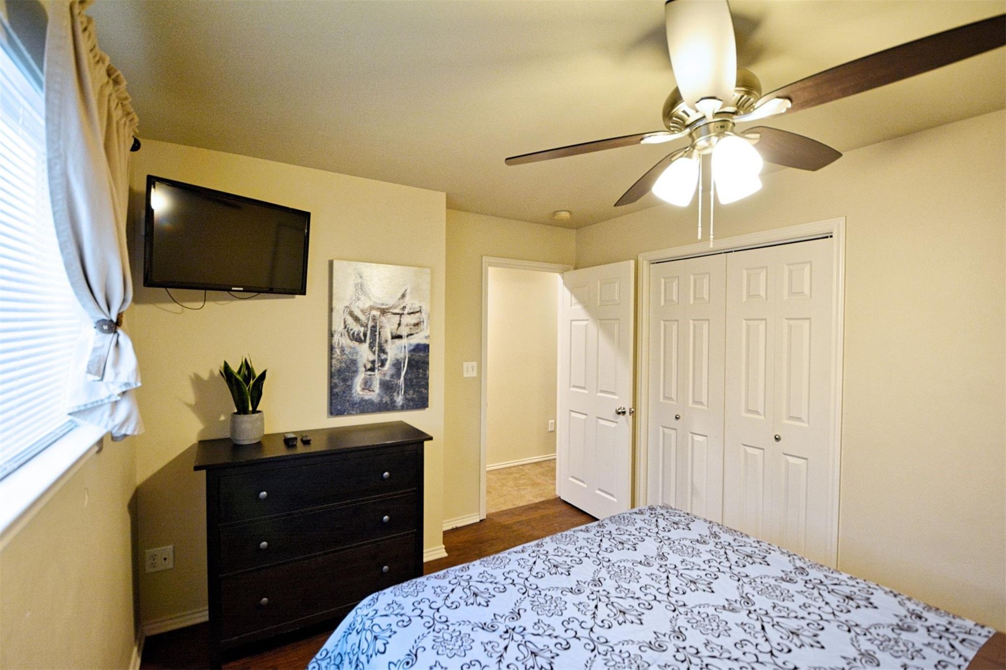 Image 20 of 39 For 730 Mather St J-301