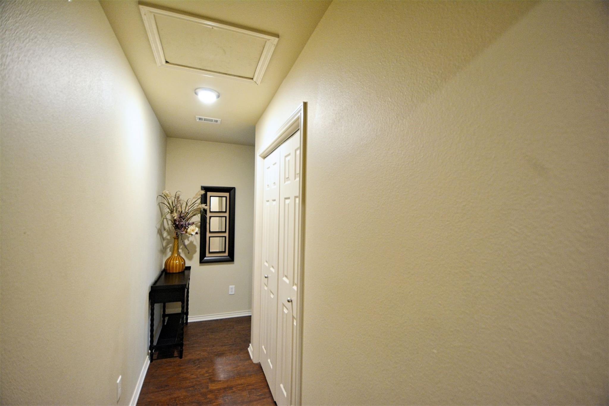 Image 22 of 39 For 730 Mather St J-301