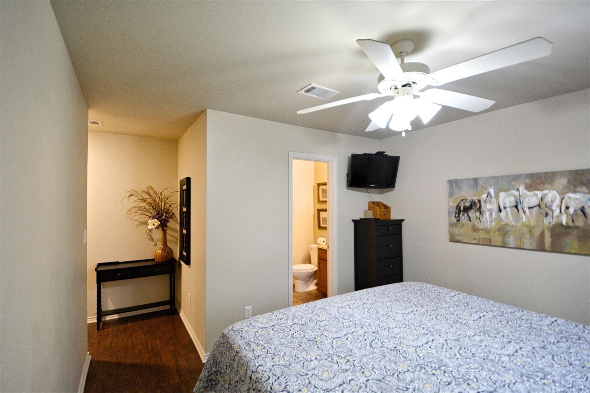 Image 24 of 39 For 730 Mather St J-301