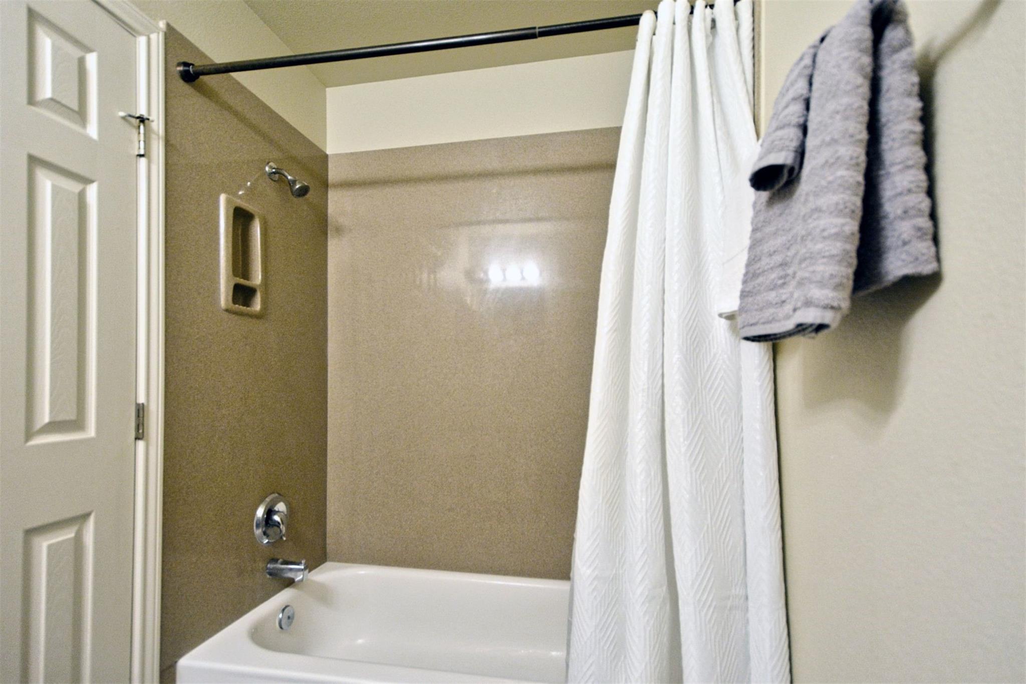 Image 27 of 39 For 730 Mather St J-301
