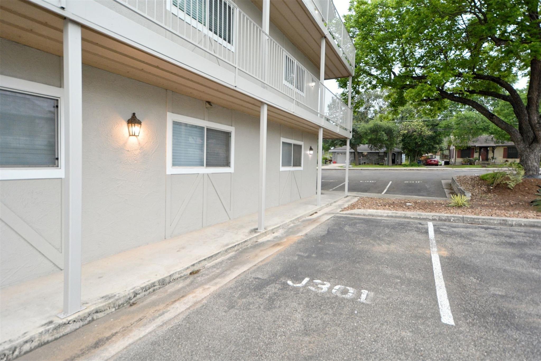 Image 3 of 39 For 730 Mather St J-301