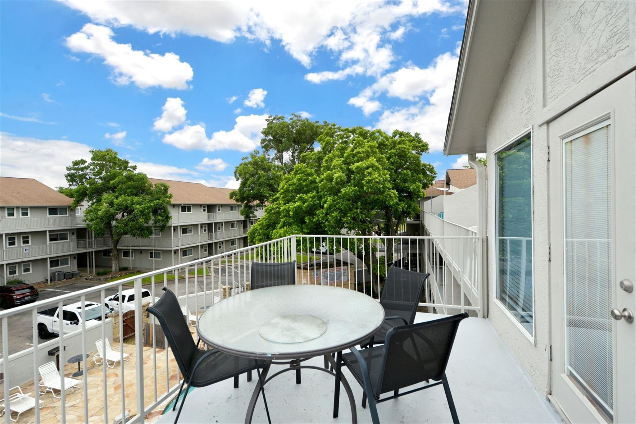 Image 6 of 39 For 730 Mather St J-301