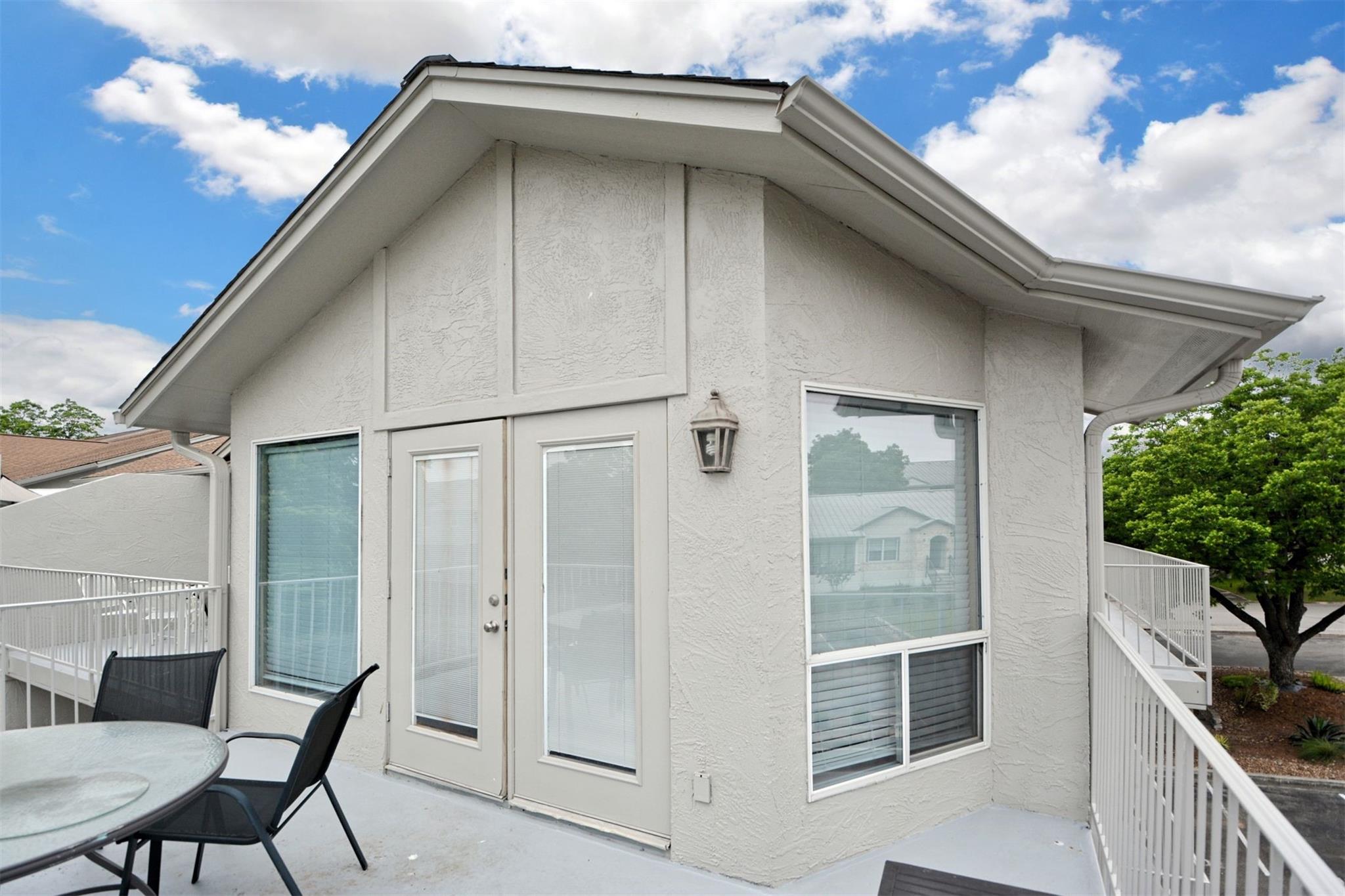 Image 7 of 39 For 730 Mather St J-301