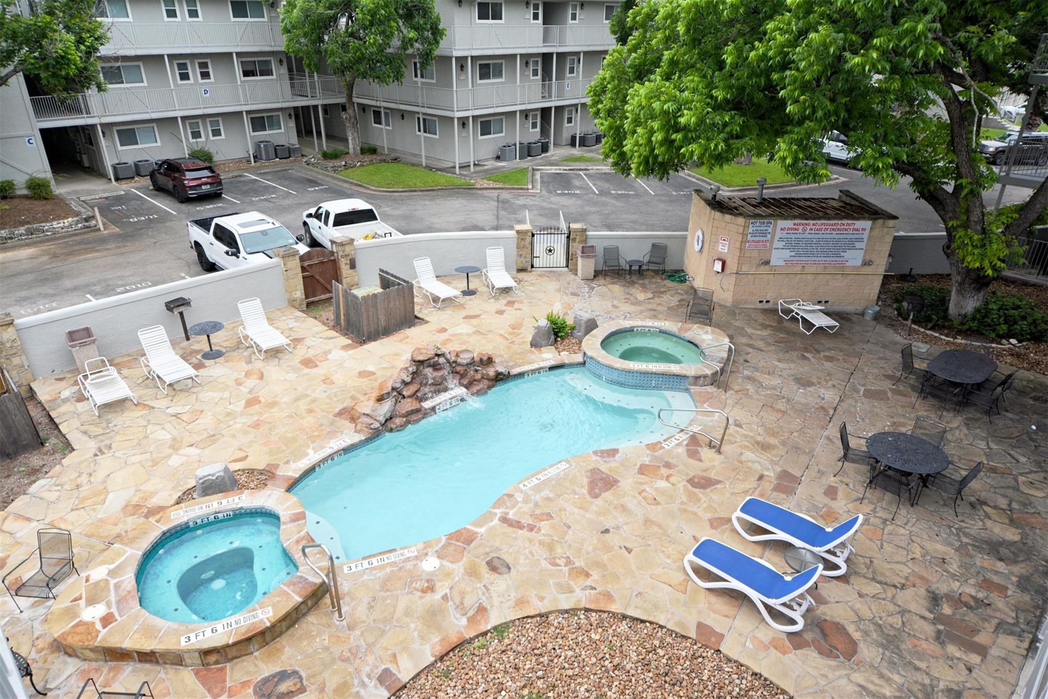 Image 8 of 39 For 730 Mather St J-301