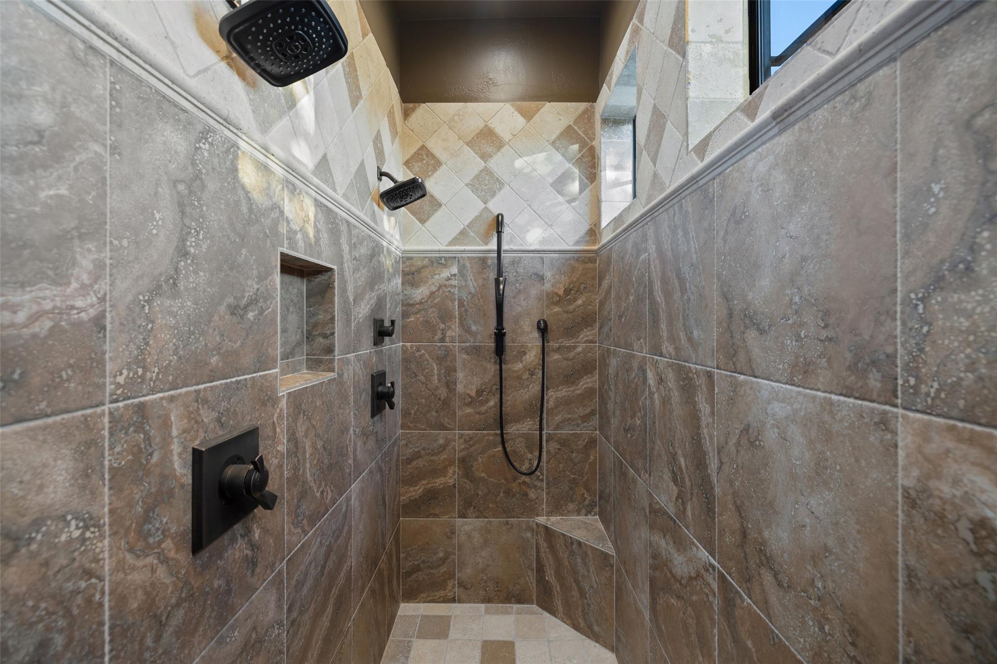 Image 18 of 40 For 1039 Bluewater Pl