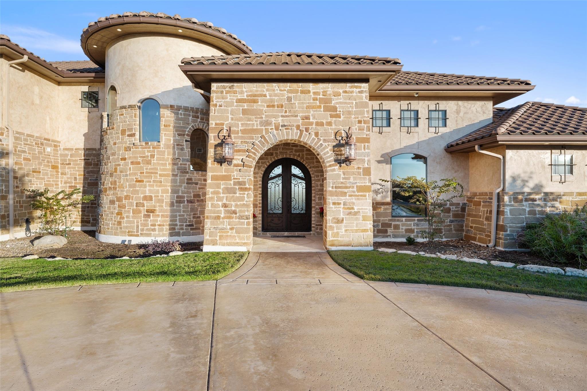 Image 2 of 40 For 1039 Bluewater Pl