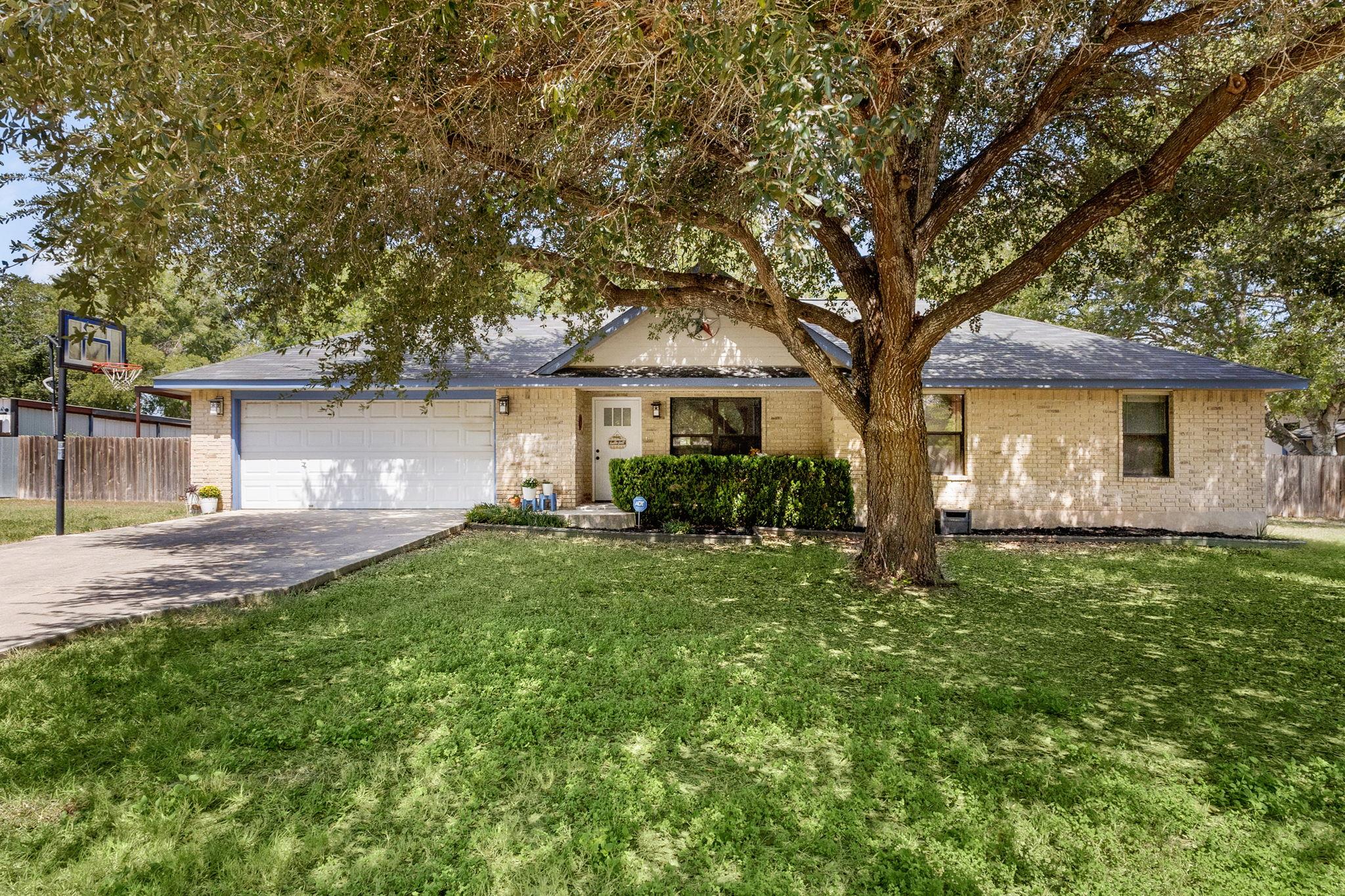 Details for 195 Lakeside Dr, Seguin, TX 78155