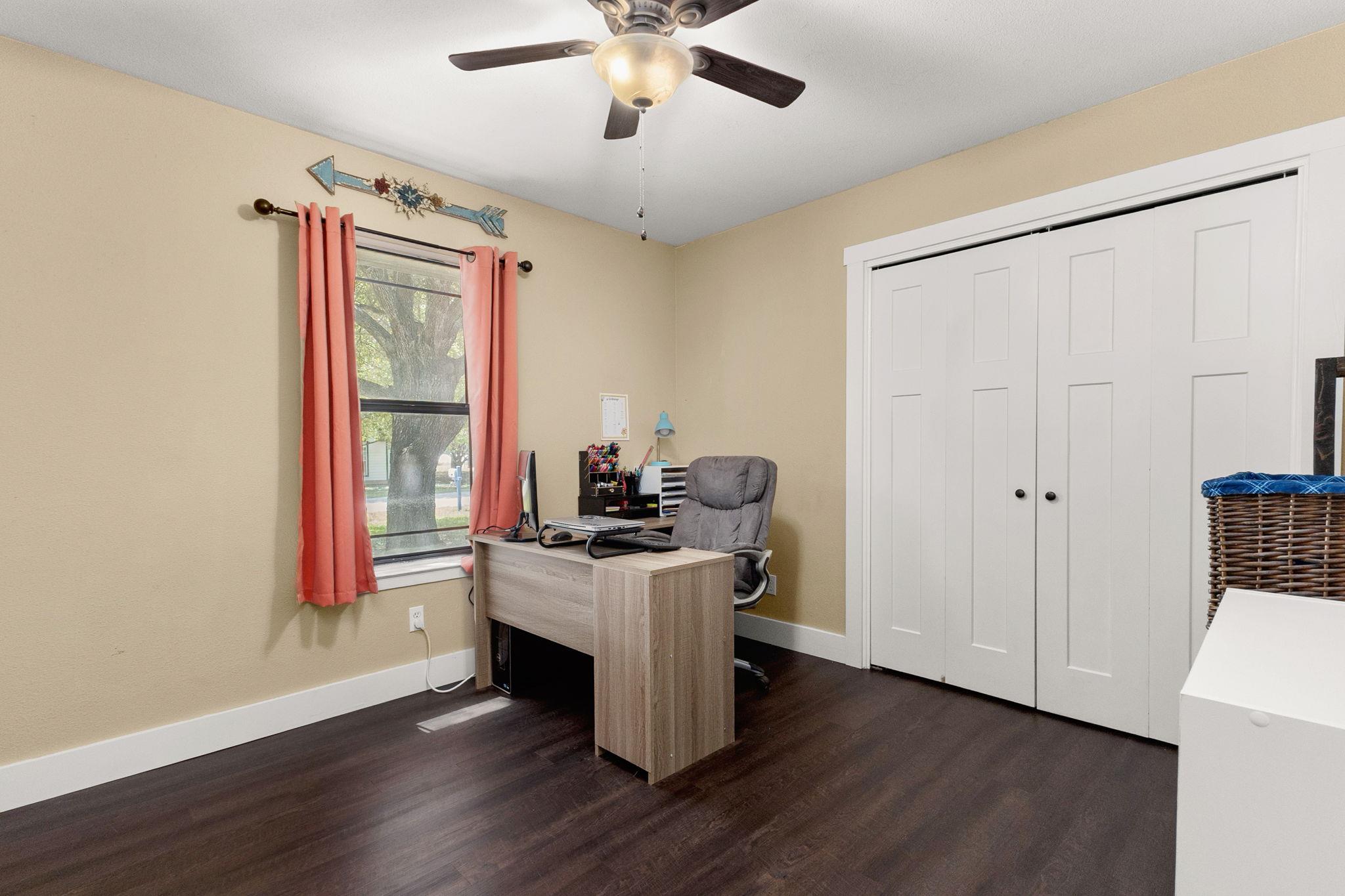 Image 10 of 21 For 195 Lakeside Dr