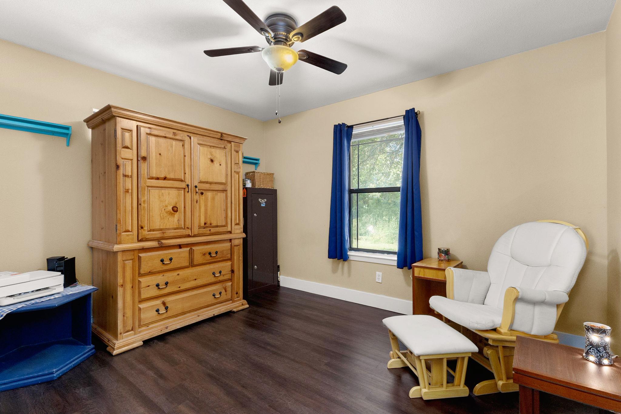 Image 12 of 21 For 195 Lakeside Dr