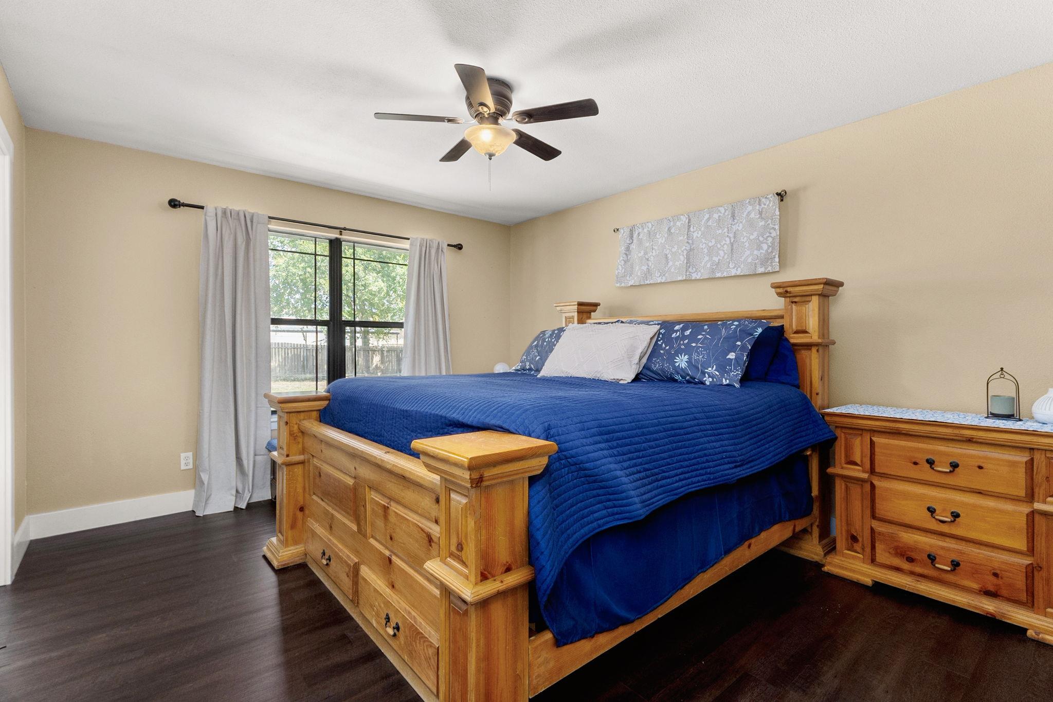 Image 13 of 21 For 195 Lakeside Dr