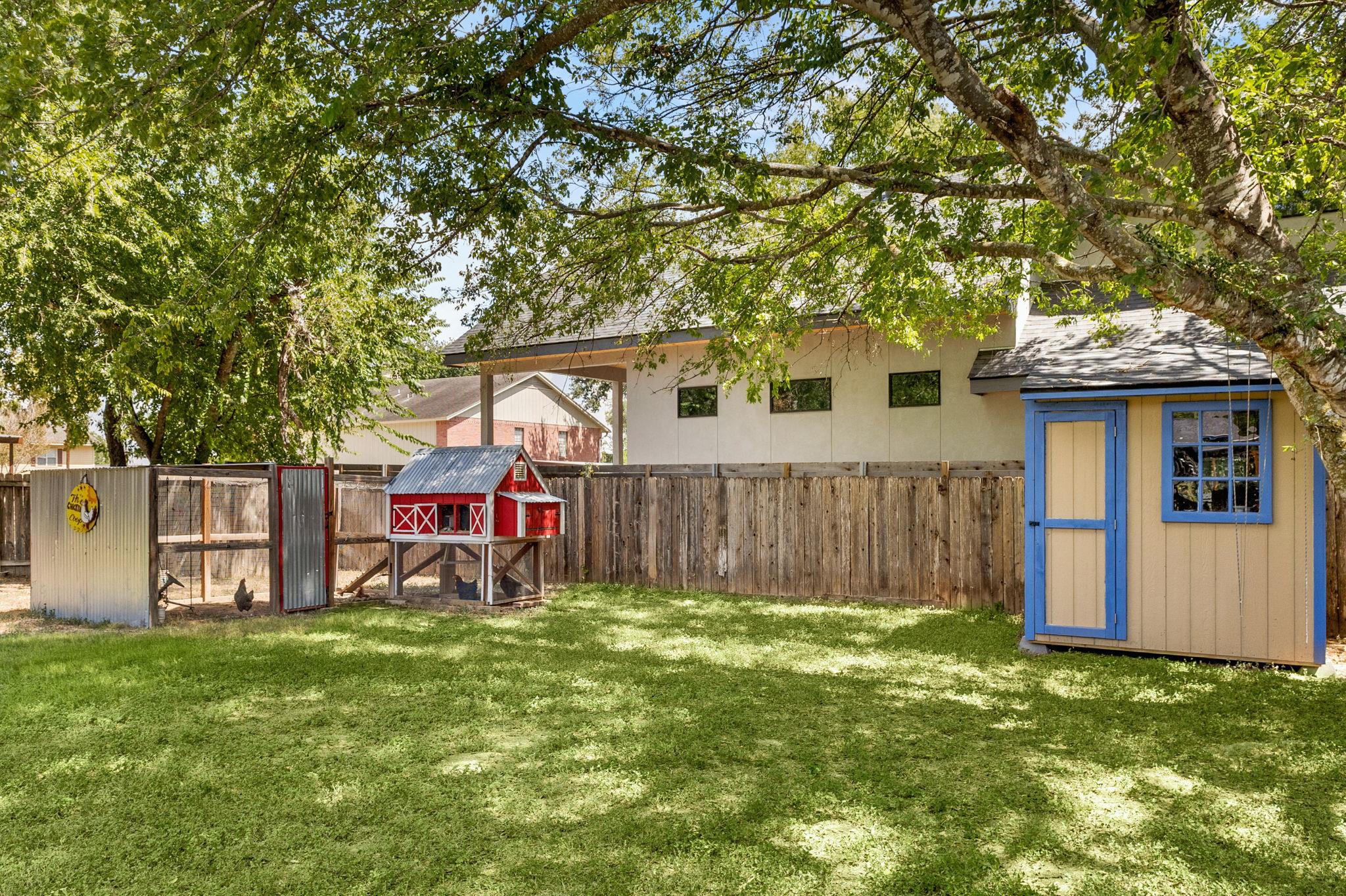 Image 18 of 21 For 195 Lakeside Dr