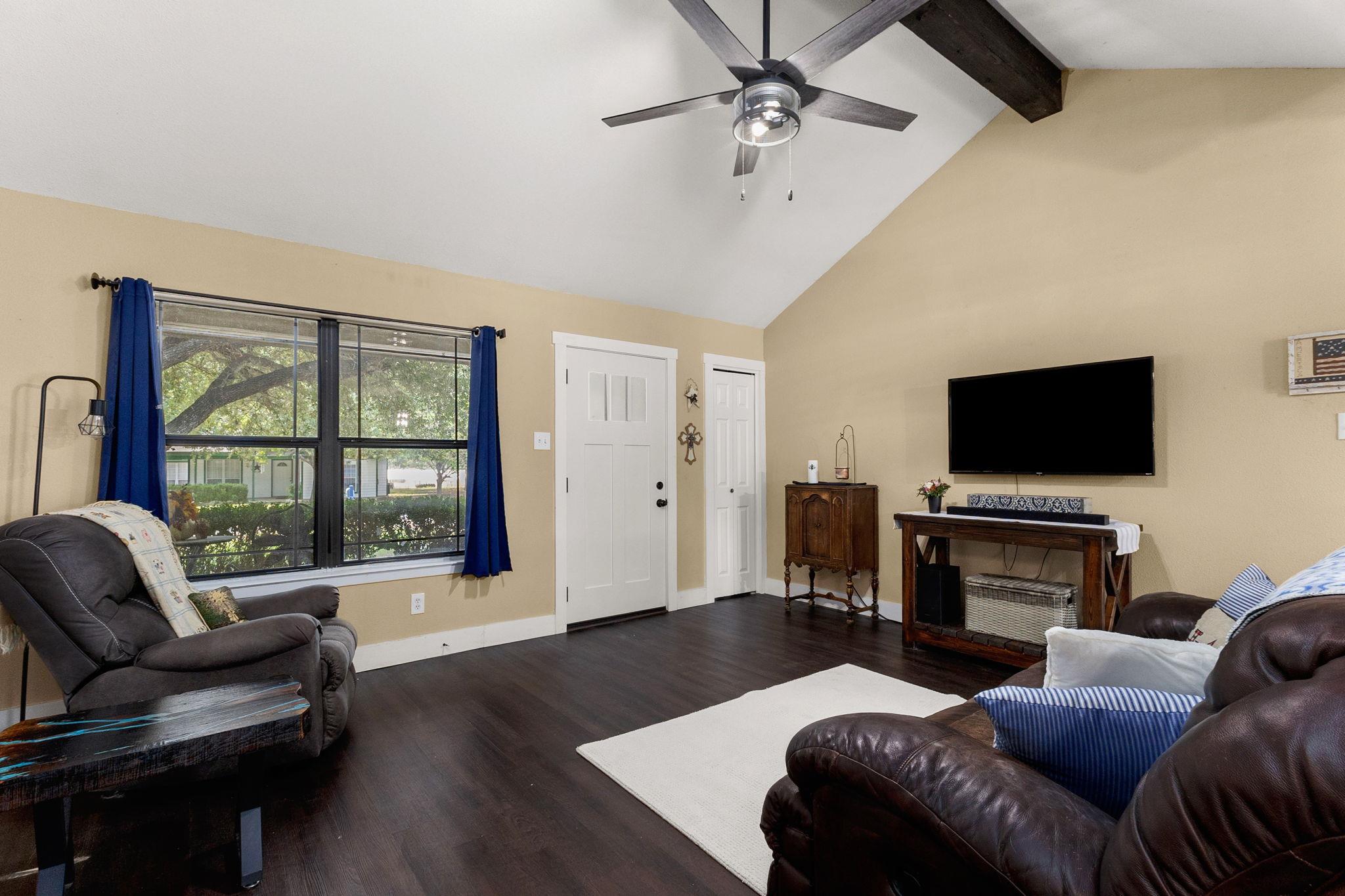 Image 7 of 21 For 195 Lakeside Dr