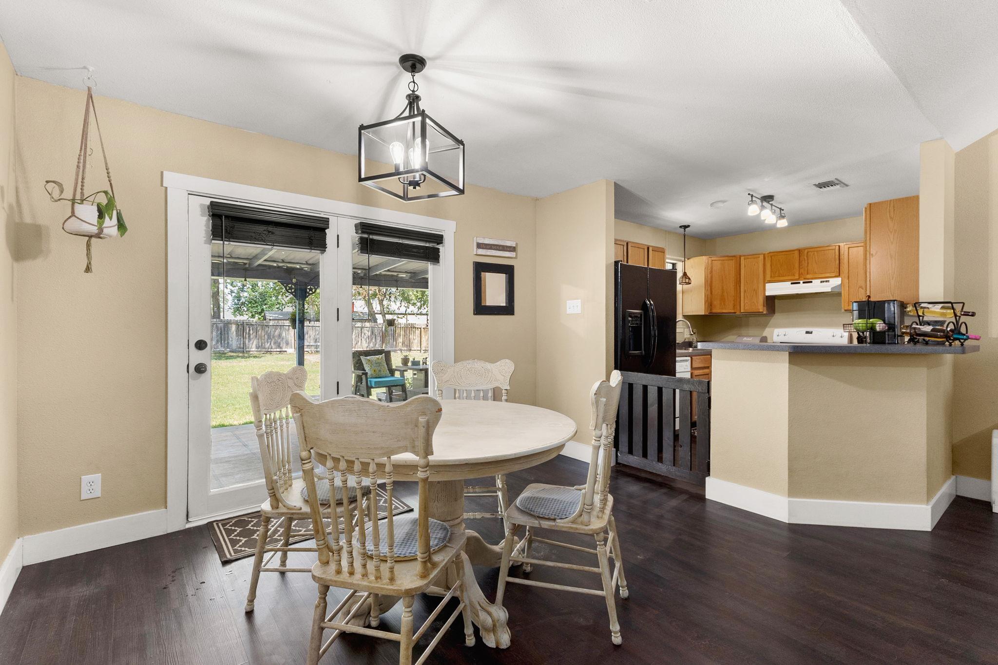 Image 8 of 21 For 195 Lakeside Dr