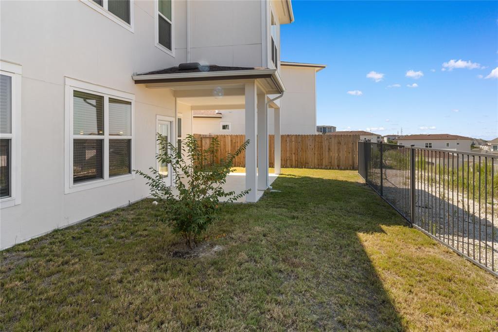 Image 10 of 33 For 18531 Kyle Seal Pkwy 025