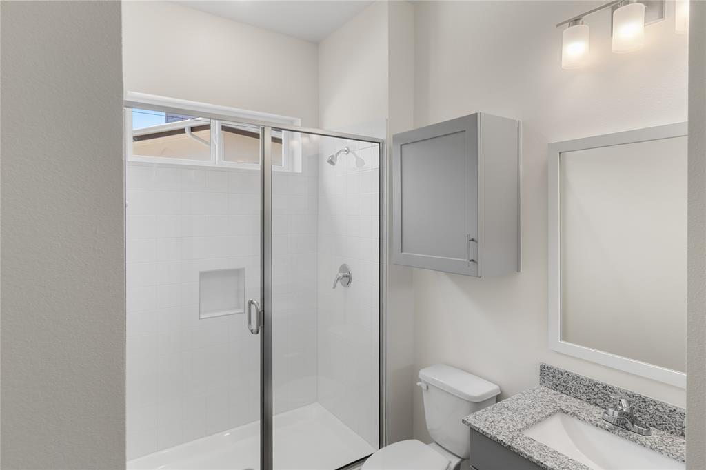 Image 11 of 33 For 18531 Kyle Seal Pkwy 025