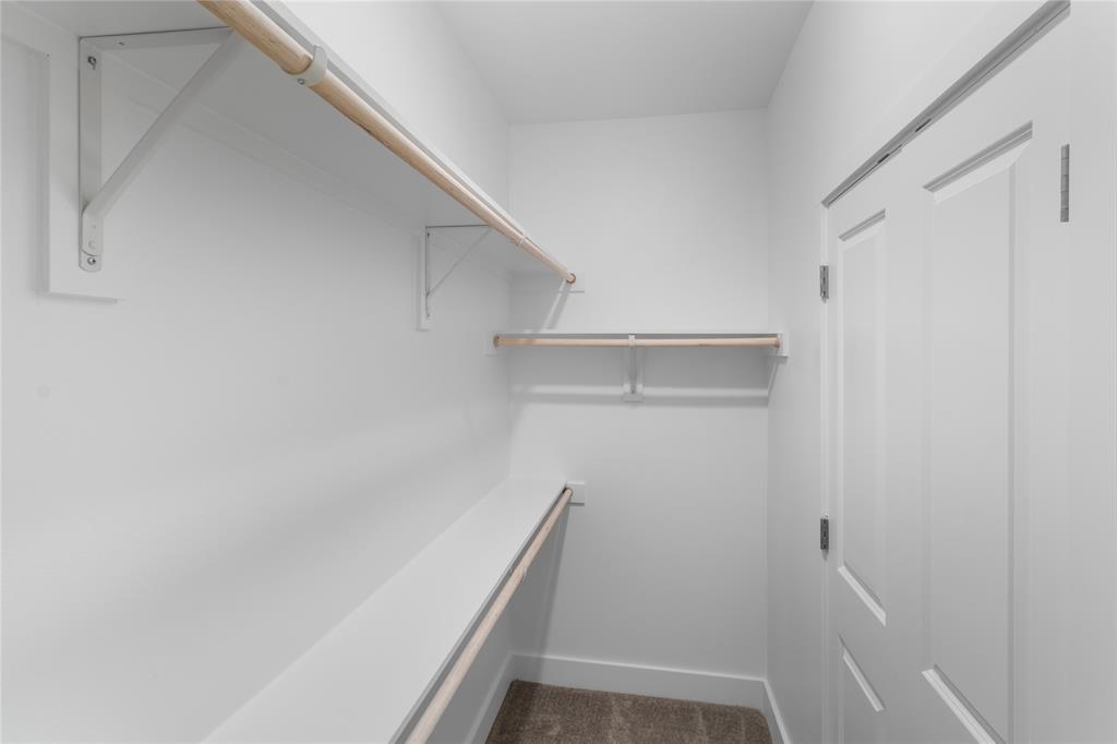 Image 14 of 33 For 18531 Kyle Seal Pkwy 025