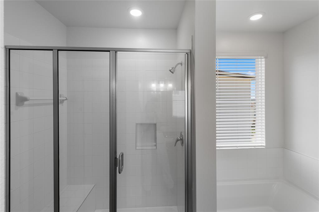 Image 15 of 33 For 18531 Kyle Seal Pkwy 025