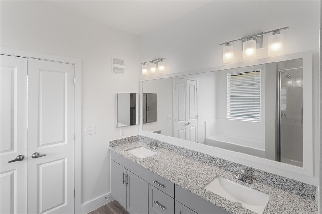 Image 16 of 33 For 18531 Kyle Seal Pkwy 025