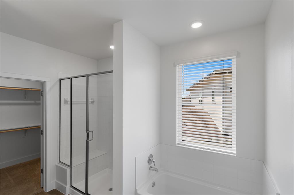 Image 17 of 33 For 18531 Kyle Seal Pkwy 025