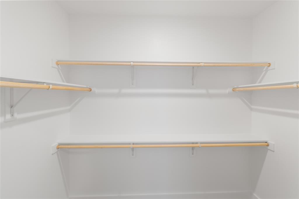 Image 18 of 33 For 18531 Kyle Seal Pkwy 025