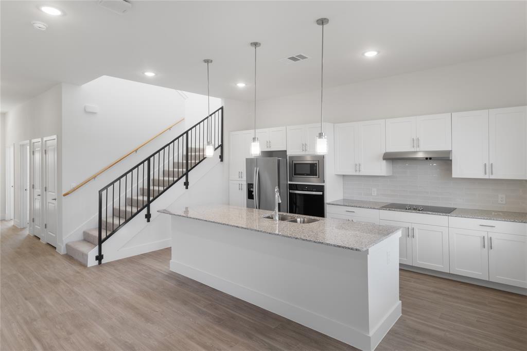 Image 2 of 33 For 18531 Kyle Seal Pkwy 025