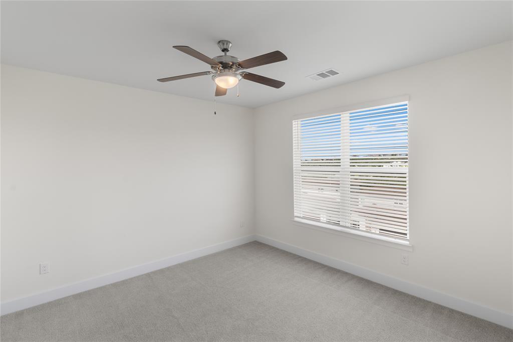 Image 20 of 33 For 18531 Kyle Seal Pkwy 025