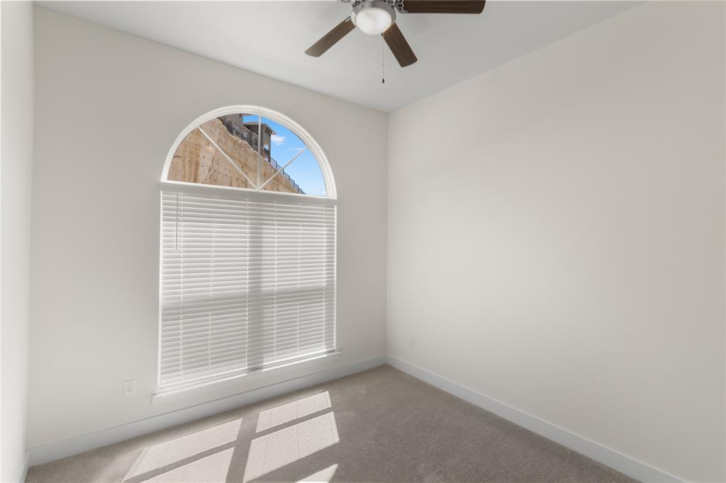 Image 22 of 33 For 18531 Kyle Seal Pkwy 025