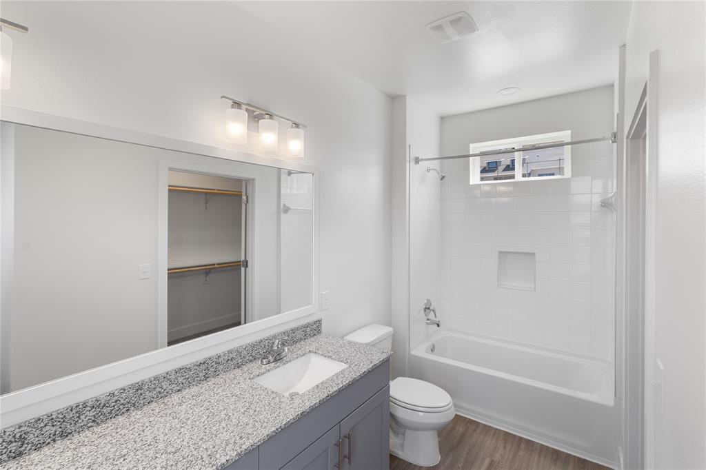 Image 23 of 33 For 18531 Kyle Seal Pkwy 025