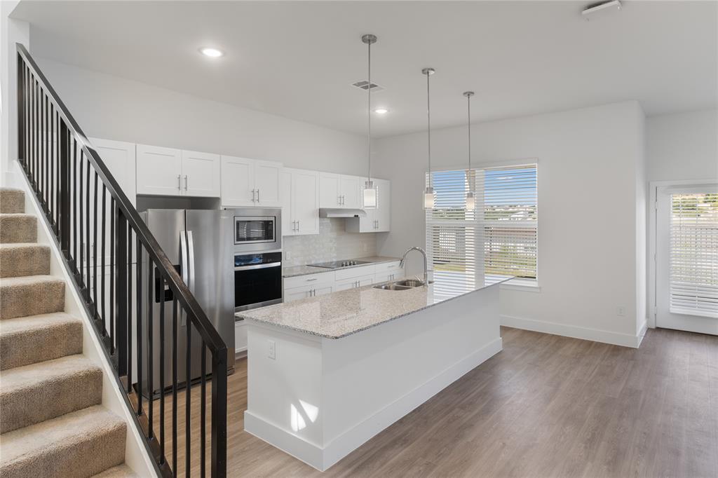 Image 3 of 33 For 18531 Kyle Seal Pkwy 025