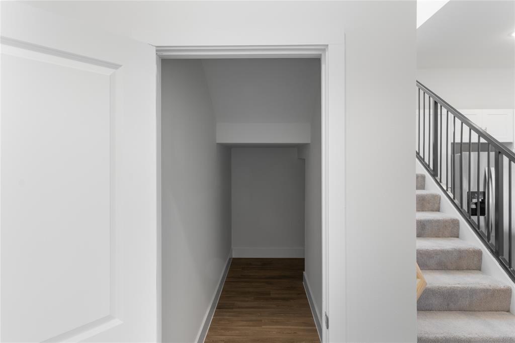 Image 4 of 33 For 18531 Kyle Seal Pkwy 025