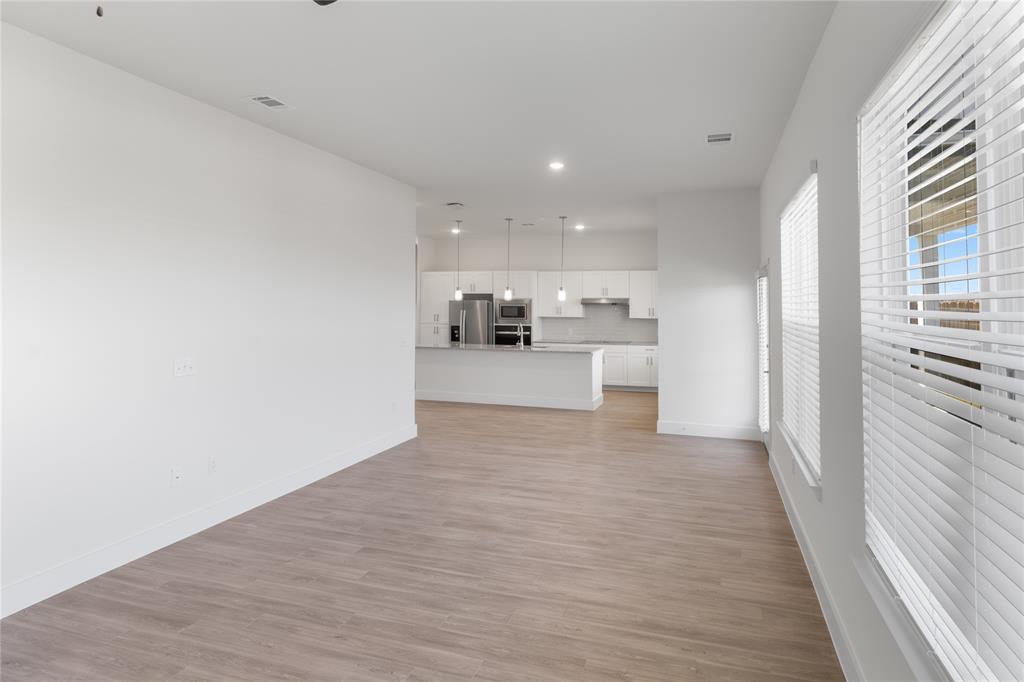 Image 5 of 33 For 18531 Kyle Seal Pkwy 025