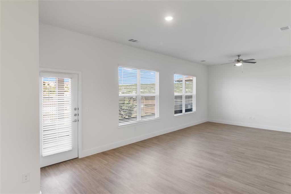 Image 6 of 33 For 18531 Kyle Seal Pkwy 025