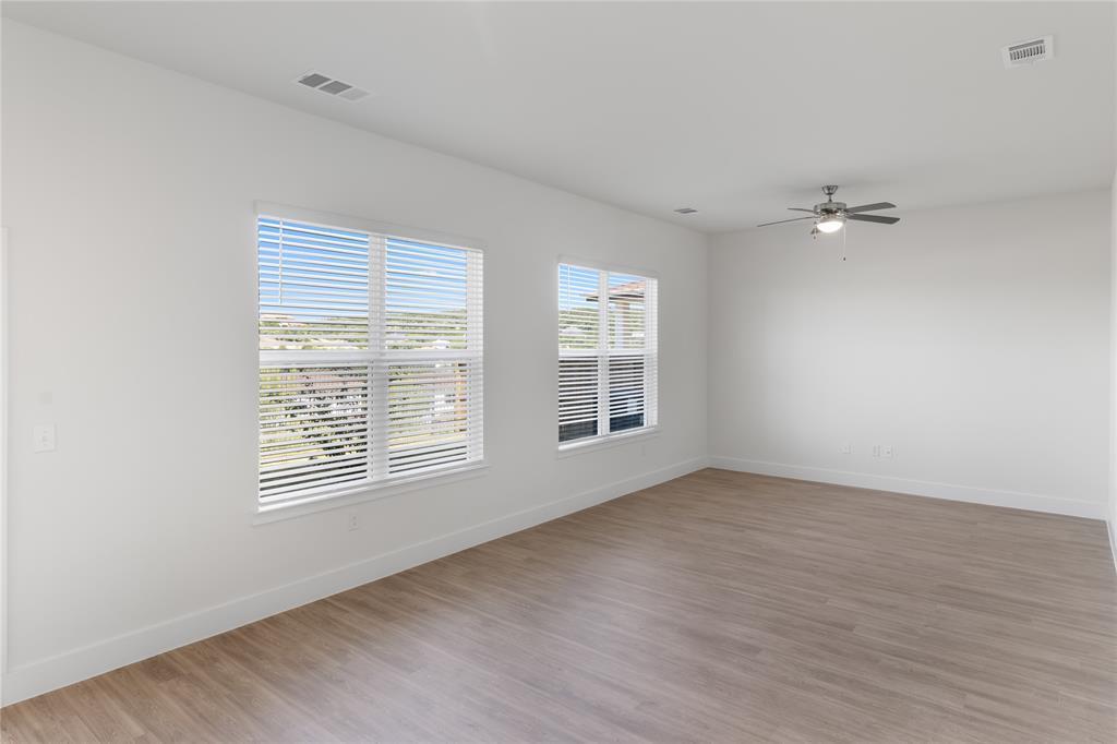 Image 7 of 33 For 18531 Kyle Seal Pkwy 025