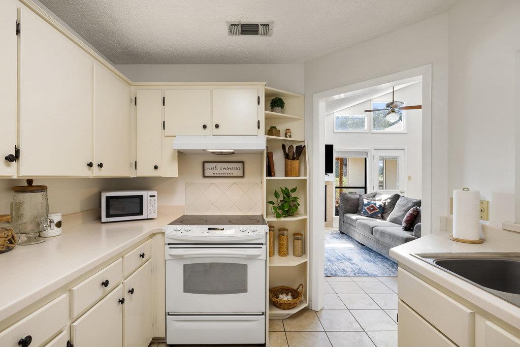 Image 5 of 18 For 102 Pitchfork Dr