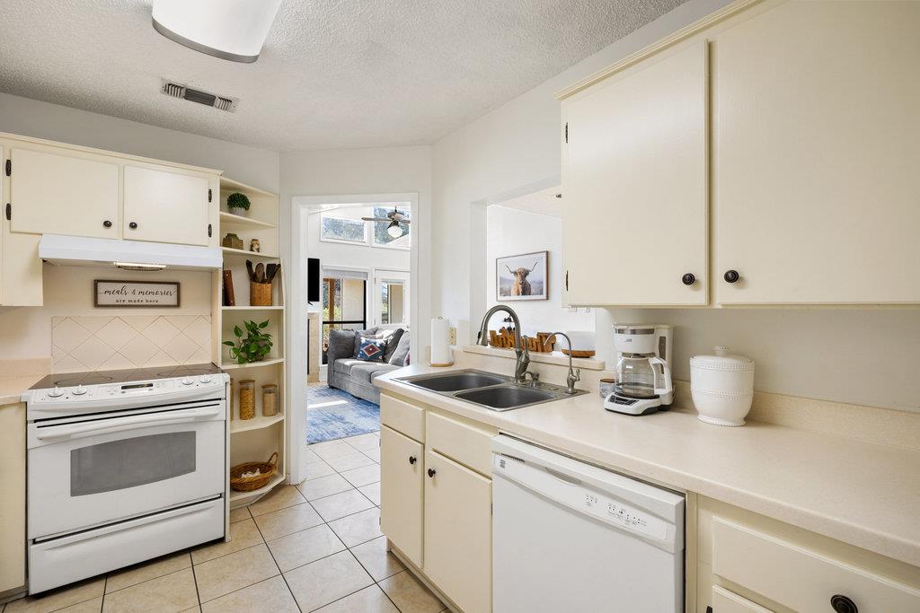 Image 6 of 18 For 102 Pitchfork Dr