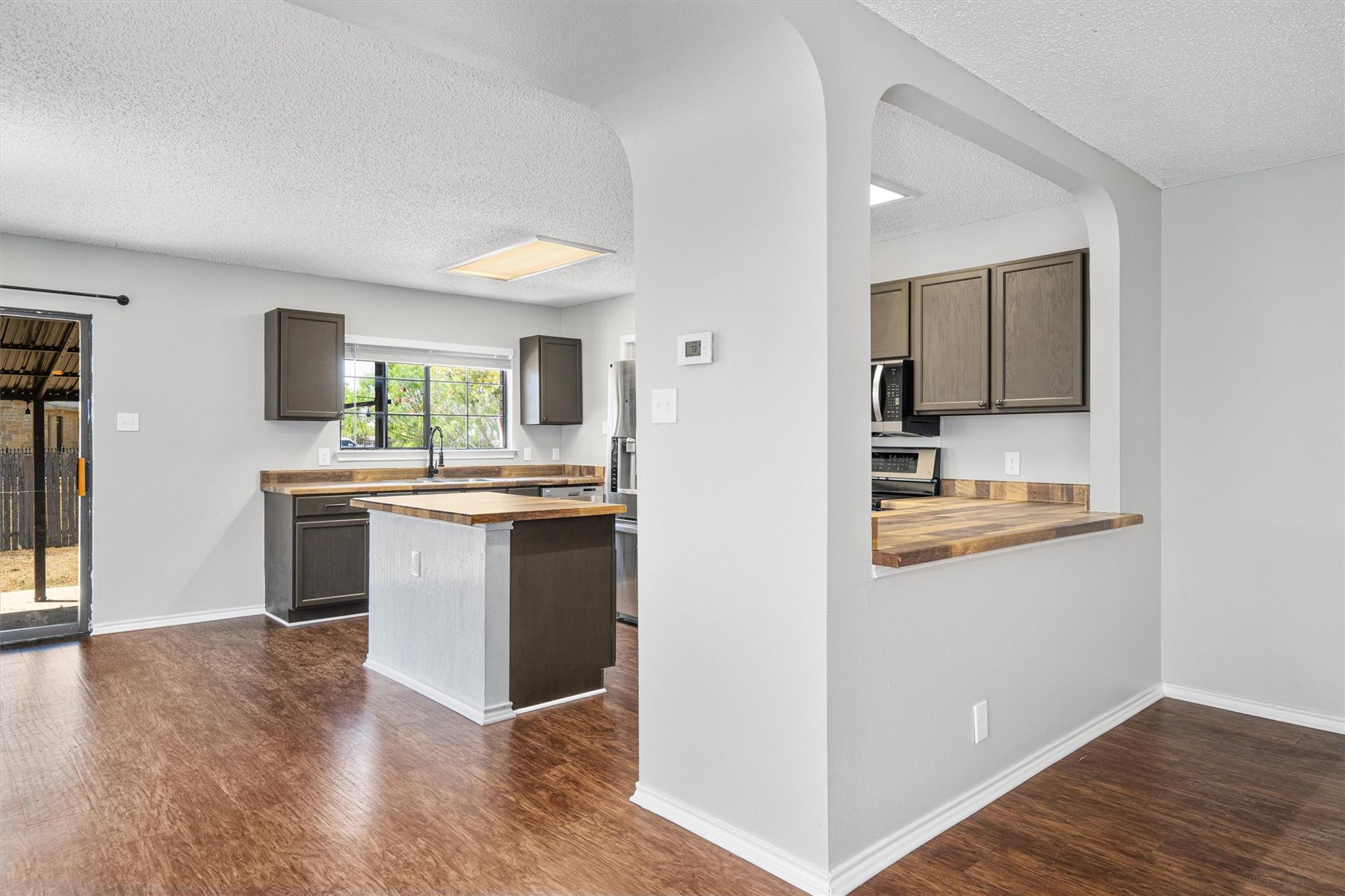 Image 10 of 30 For 1082 Stone Holw