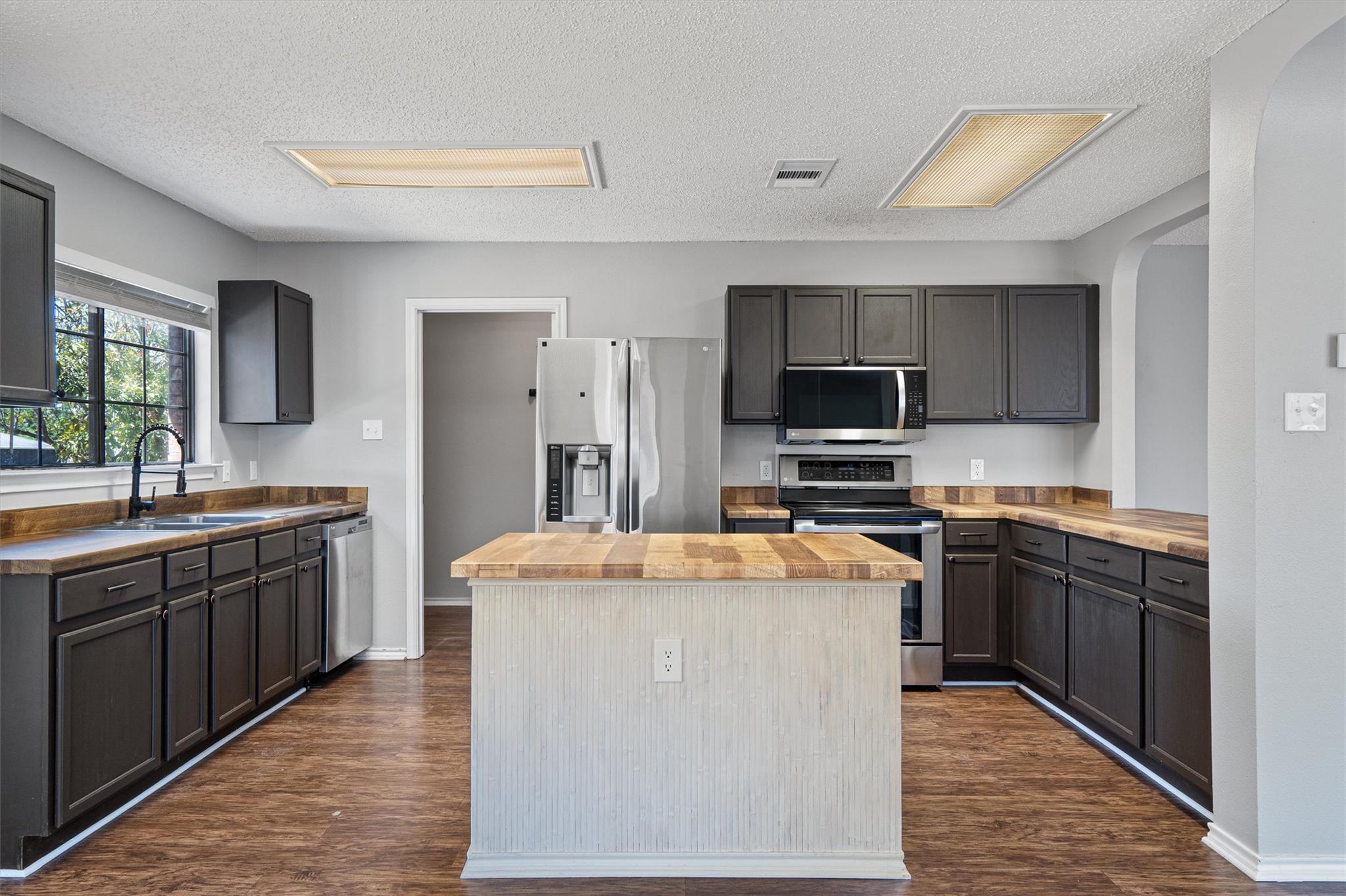 Image 11 of 30 For 1082 Stone Holw