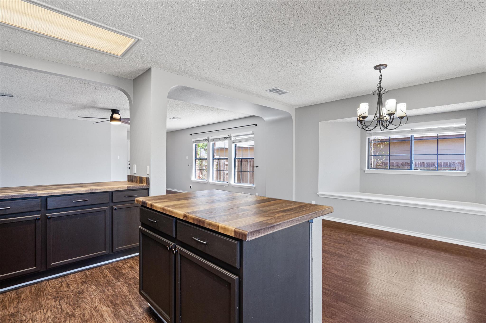 Image 14 of 30 For 1082 Stone Holw