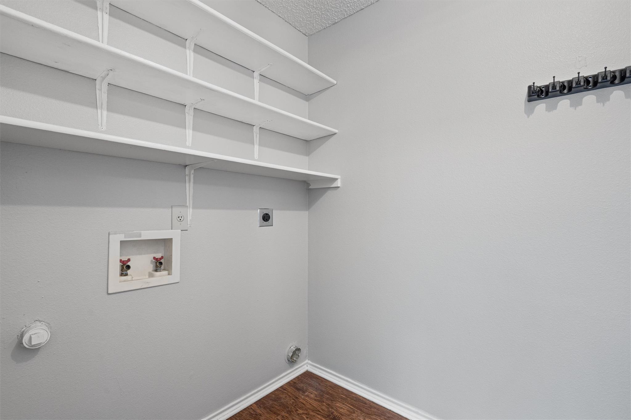 Image 16 of 30 For 1082 Stone Holw